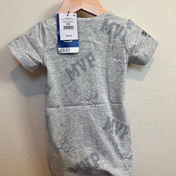 Chicago Bulls Short Sleeve ZIP Romper onesie  Unisex size 6-9 Month​​ - Picture 2 of 3